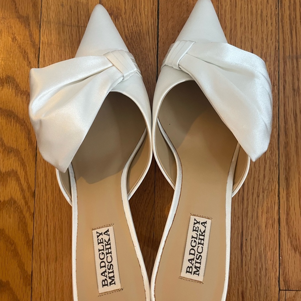 Badgley Mischka Ivory Satin Pointed-Toe Bow Heels